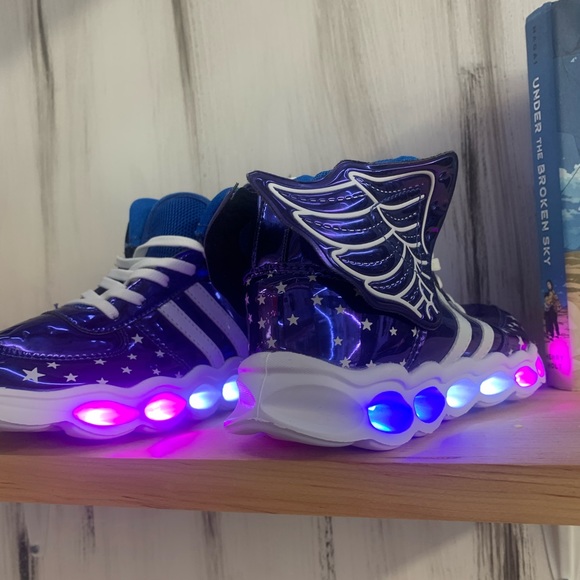 KIDS SHOES WITH LED lights - Picture 5 of 5